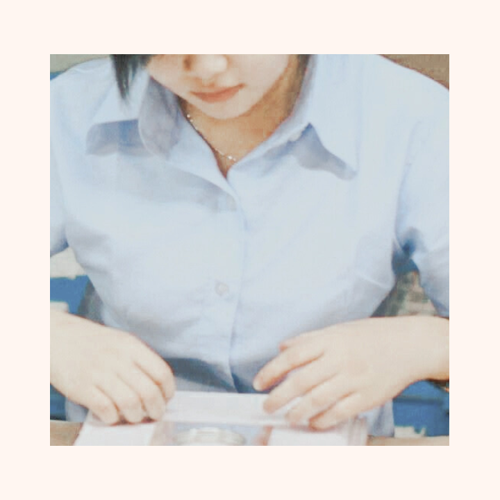 作業中の女性のイメージ画像