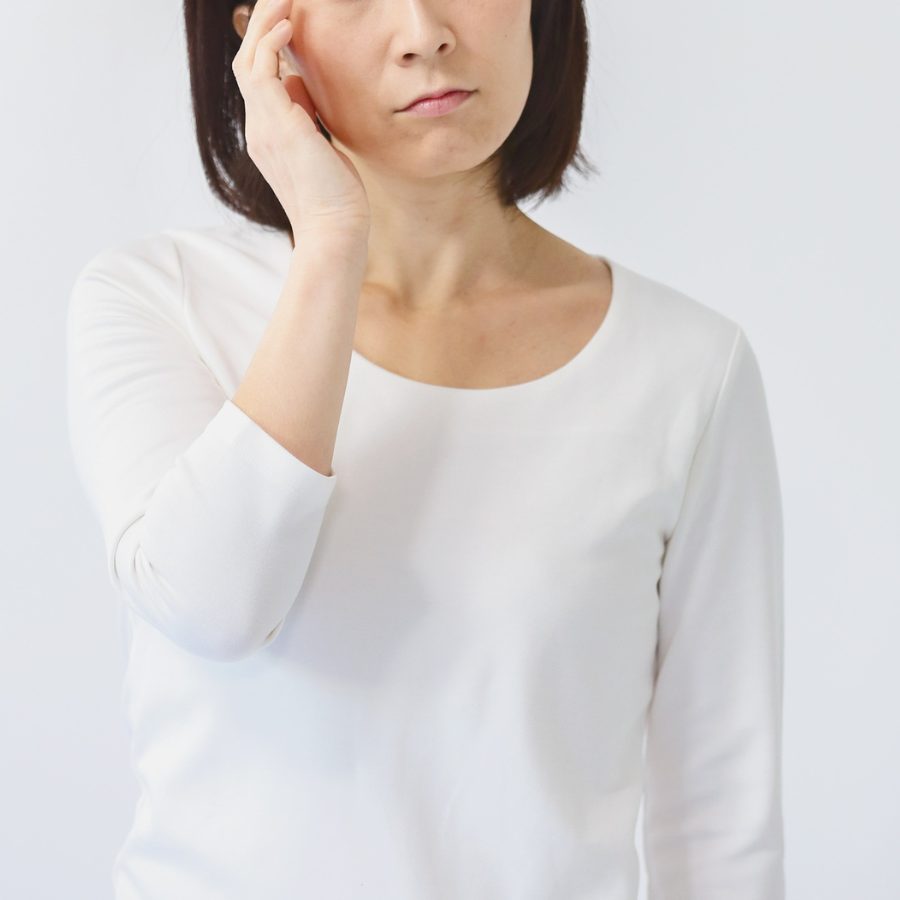 体の変化を実感できず不安を感じている様子を表したイメージ写真