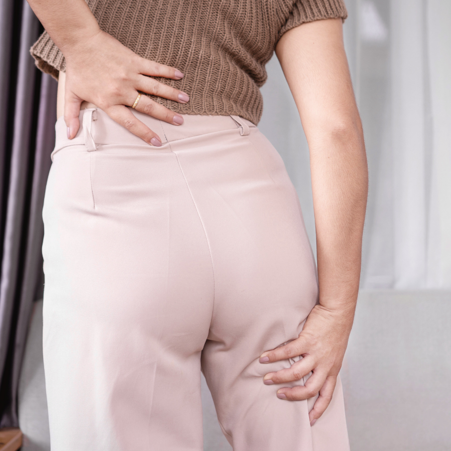 ヒップと太もものラインを気にする女性|ねじれと体型の関係